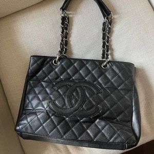 Chanel shopping Tote Grand (Gst) Caviar shoulder bag